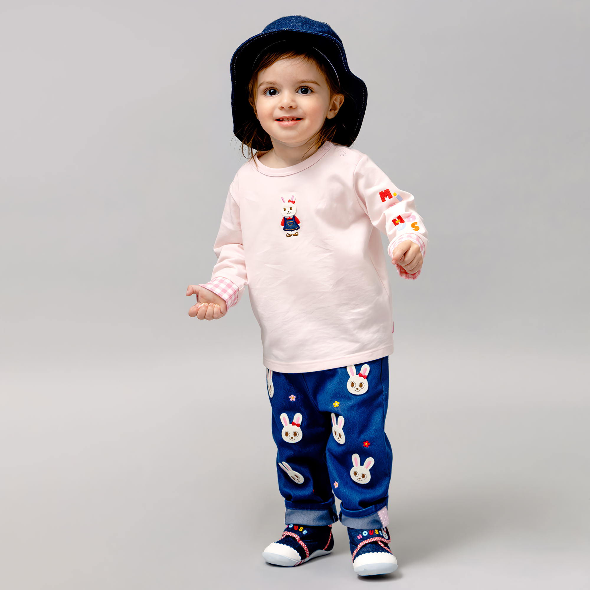Long-sleeved T-shirt for the seasonal transition