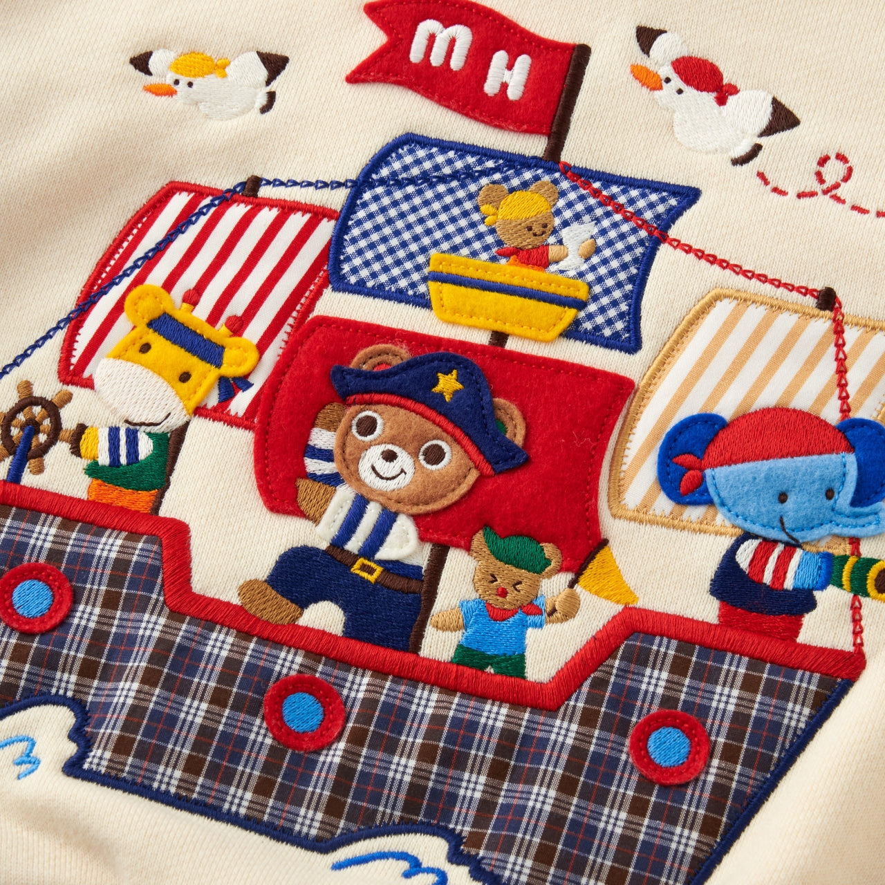 Wonder Theme Park Pucchi Sweatshirt