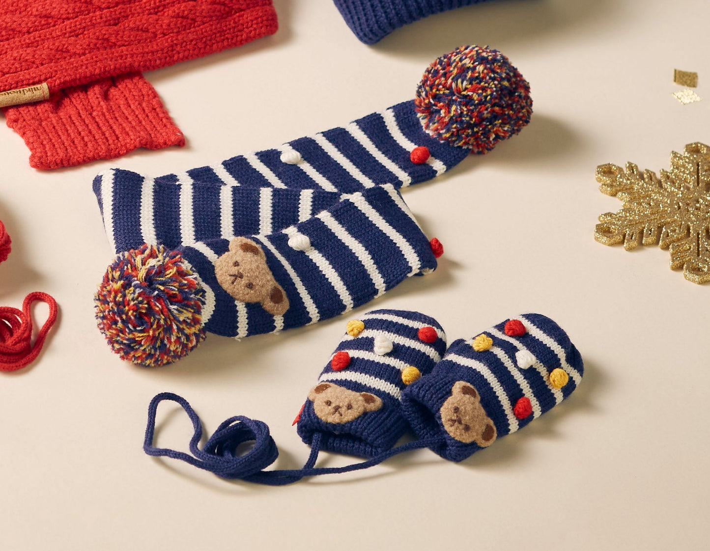 Knit Mittens with Twinkling Lights